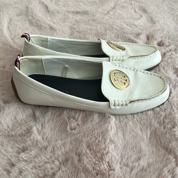 TOMMY HILFIGER WHITE LOAFERS SHOES SIZE 6 - Picture 2 of 6